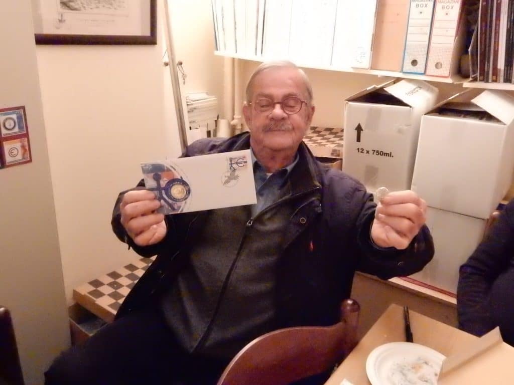 Πάτρα - ΦΩΤΟ: Η πίτα των φιλοτελιστών