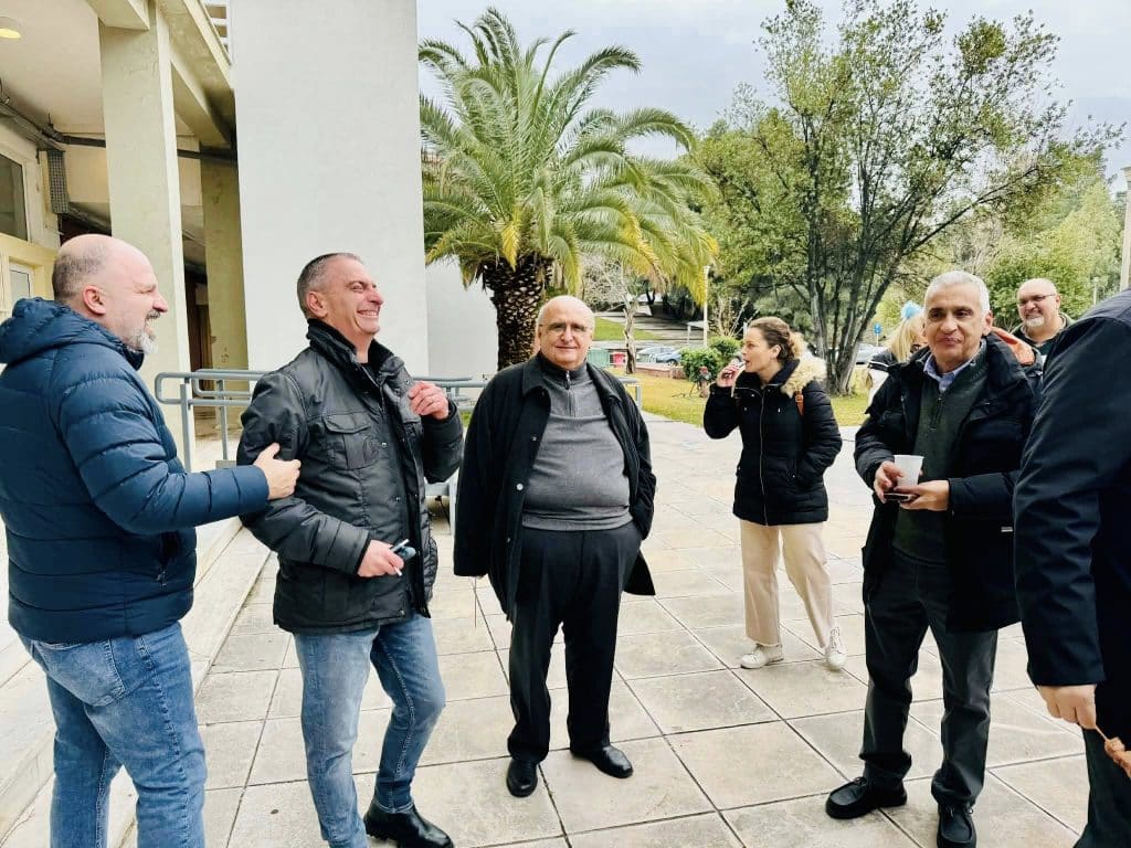 Πάτρα - φωτό: Το τσίκνισαν στο Πανεπιστήμιο
