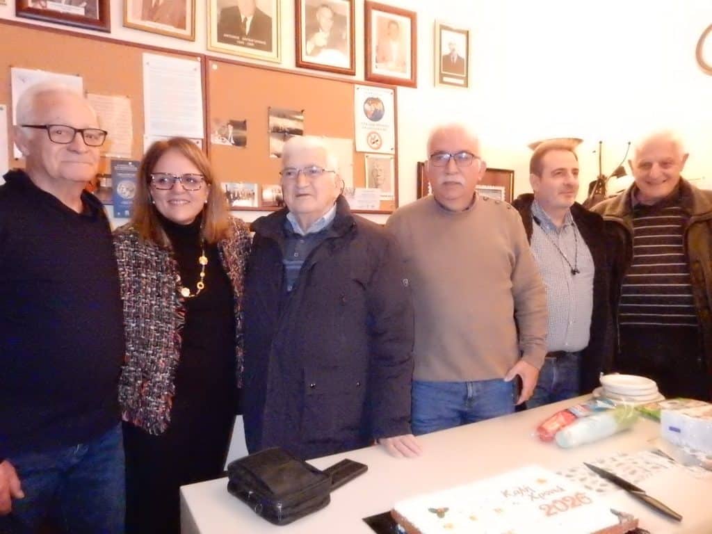 Πάτρα - ΦΩΤΟ: Η πίτα των φιλοτελιστών Πάτρα - ΦΩΤΟ: Η πίτα των φιλοτελιστών