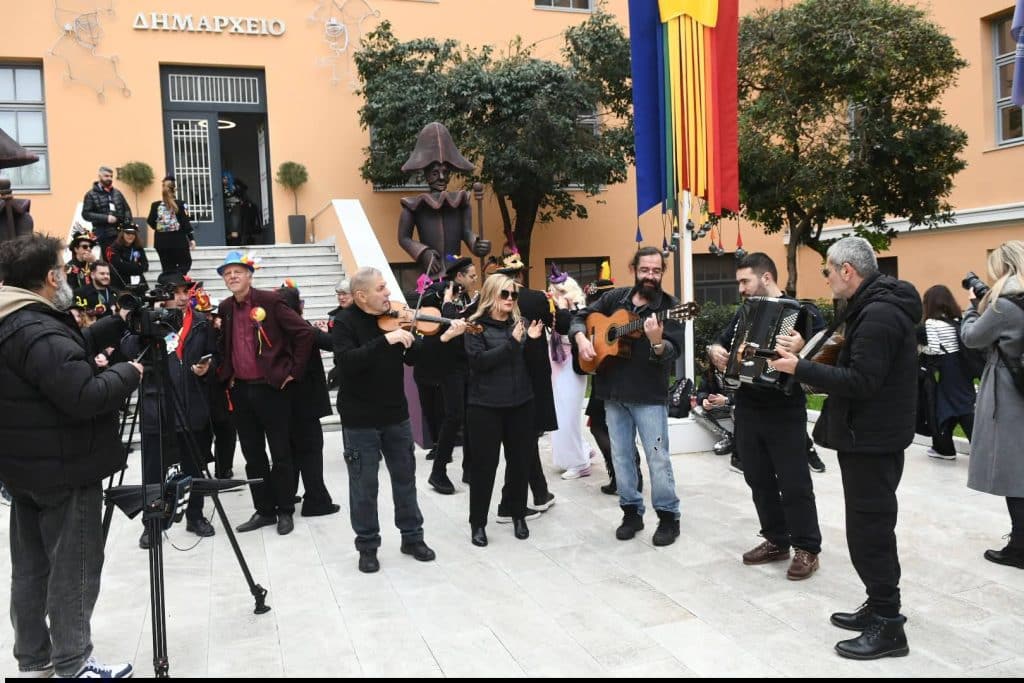 Η Πάτρα το τσικνίζει και γιορτάζει - φωτό