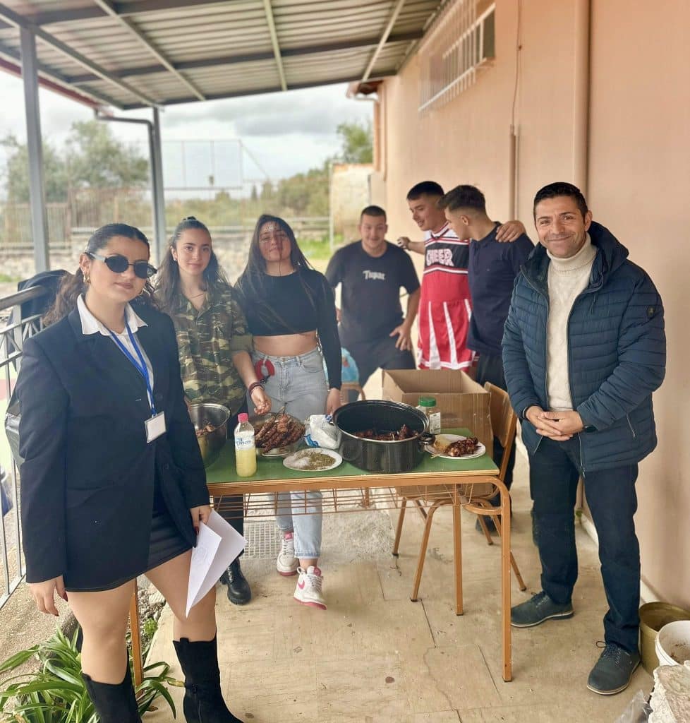 Δείτε φωτό: Τσικνοπέμπτη στα Λουσικά