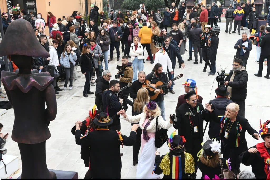 Η Πάτρα το τσικνίζει και γιορτάζει - φωτό