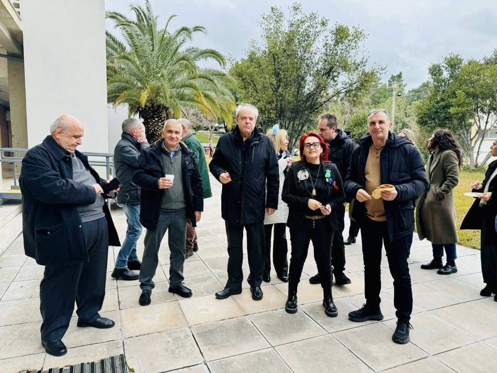 Πάτρα - φωτό: Το τσίκνισαν στο Πανεπιστήμιο