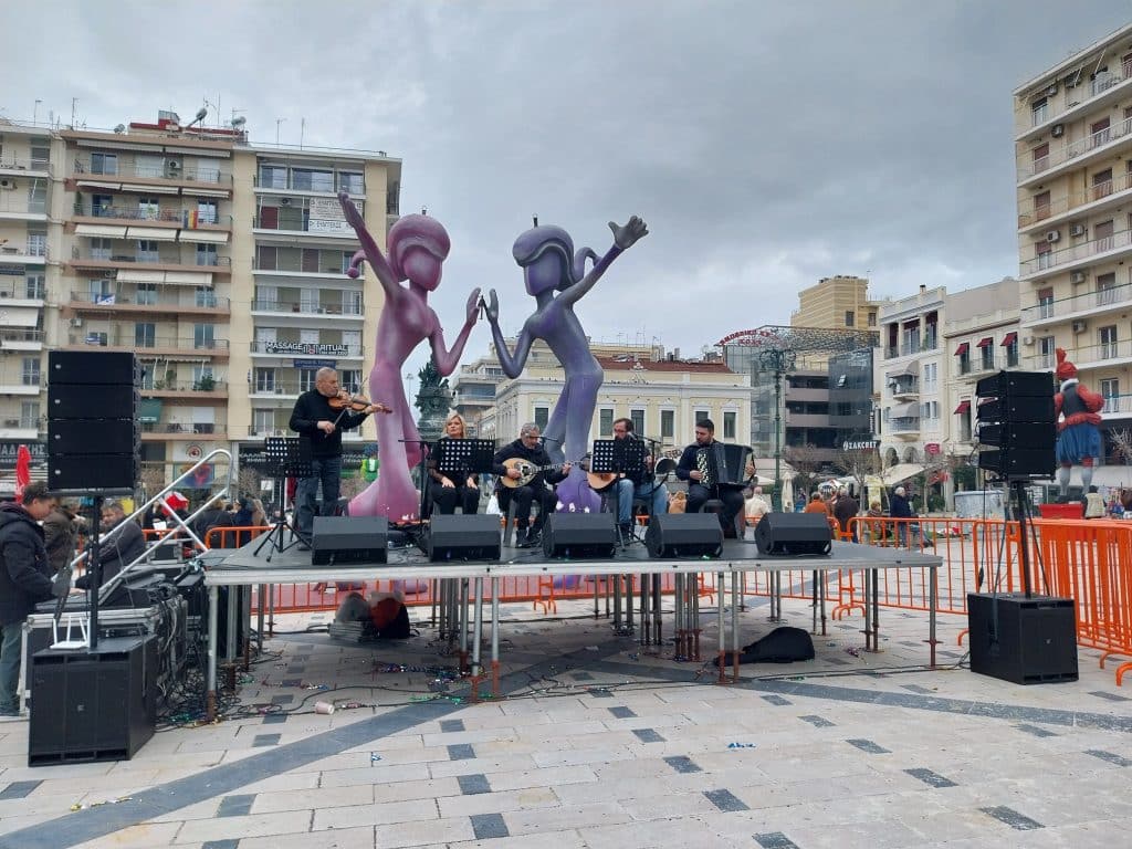 Η Πάτρα το τσικνίζει και γιορτάζει - φωτό