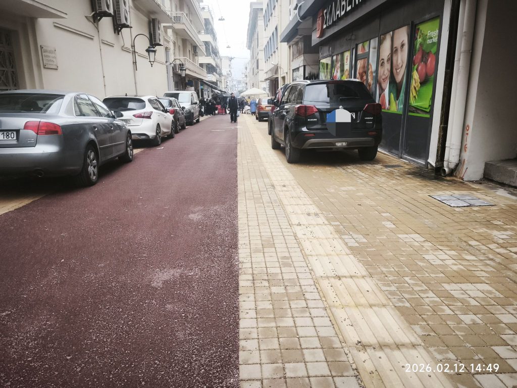 Πάτρα: Της κακομοίρας από αυτοκίνητα στον πεζόδρομο Κανάρη