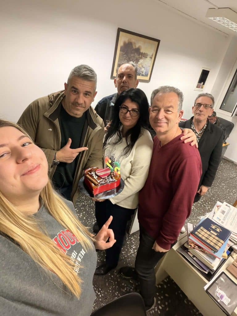 Η τούρτα έκπληξη στον Μπάμπη Γαλαριώτη