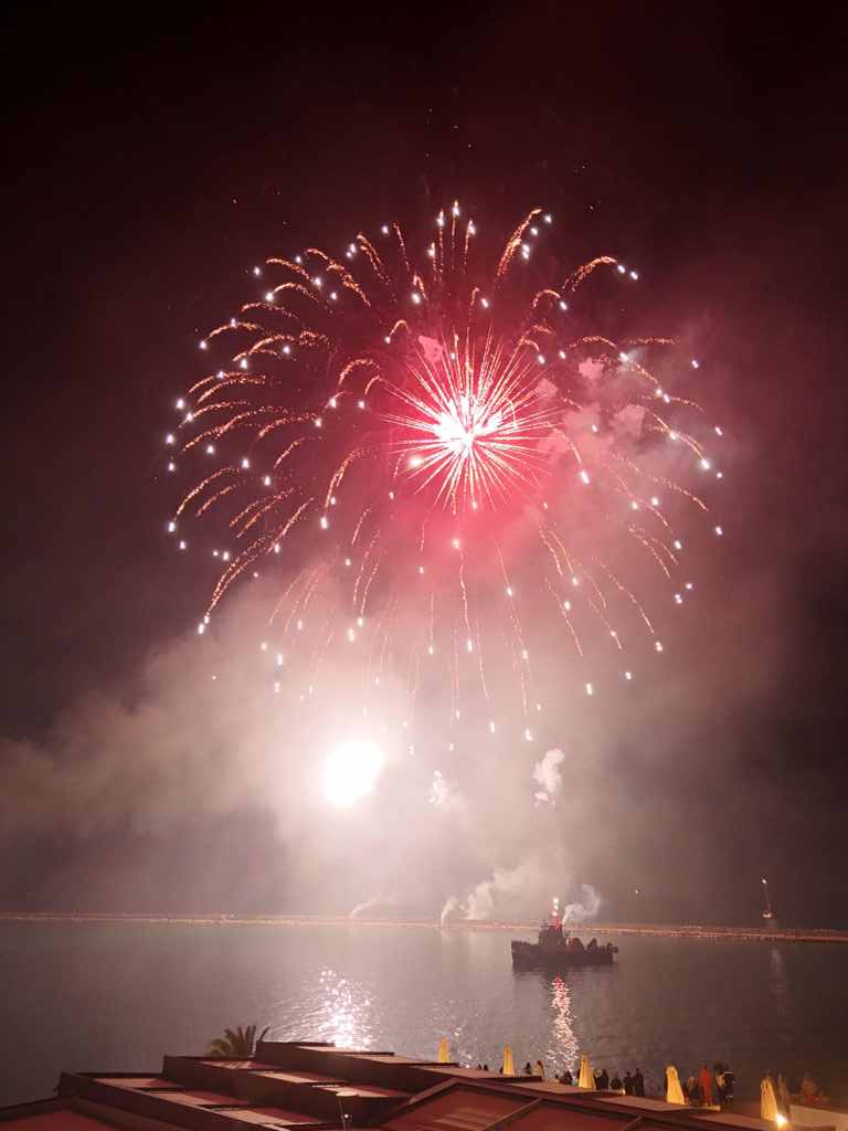 Φαντασμαγορική τελετή λήξης ενώπιον χιλιάδων Πατρινών και επισκεπτών - Δείτε νέες φωτό Φαντασμαγορική τελετή λήξης ενώπιον χιλιάδων Πατρινών και επισκεπτών - Δείτε νέες φωτό