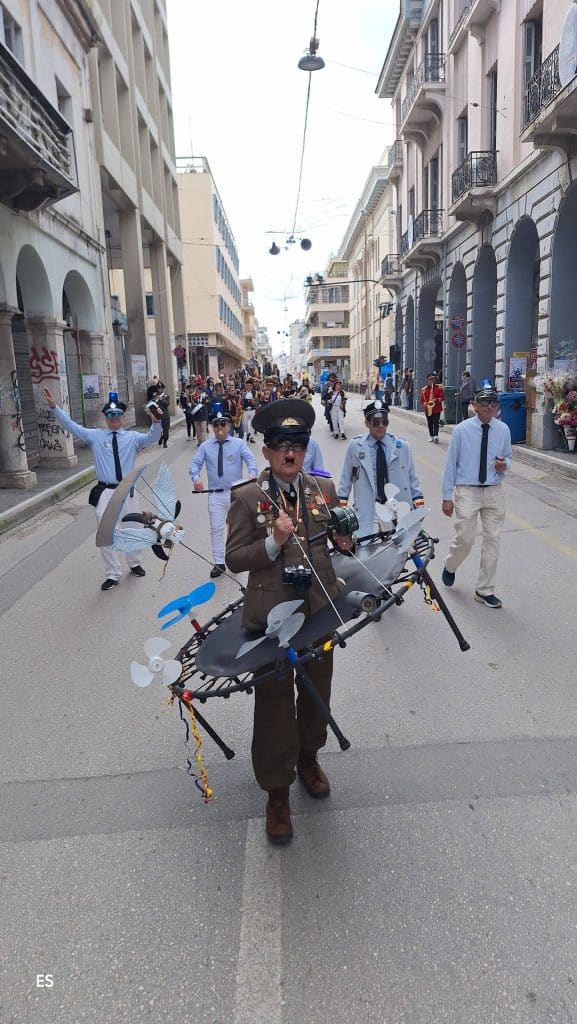 Πάτρα: Βγήκε στους δρόμους η Καρναβαλική Αστυνομία- φωτό