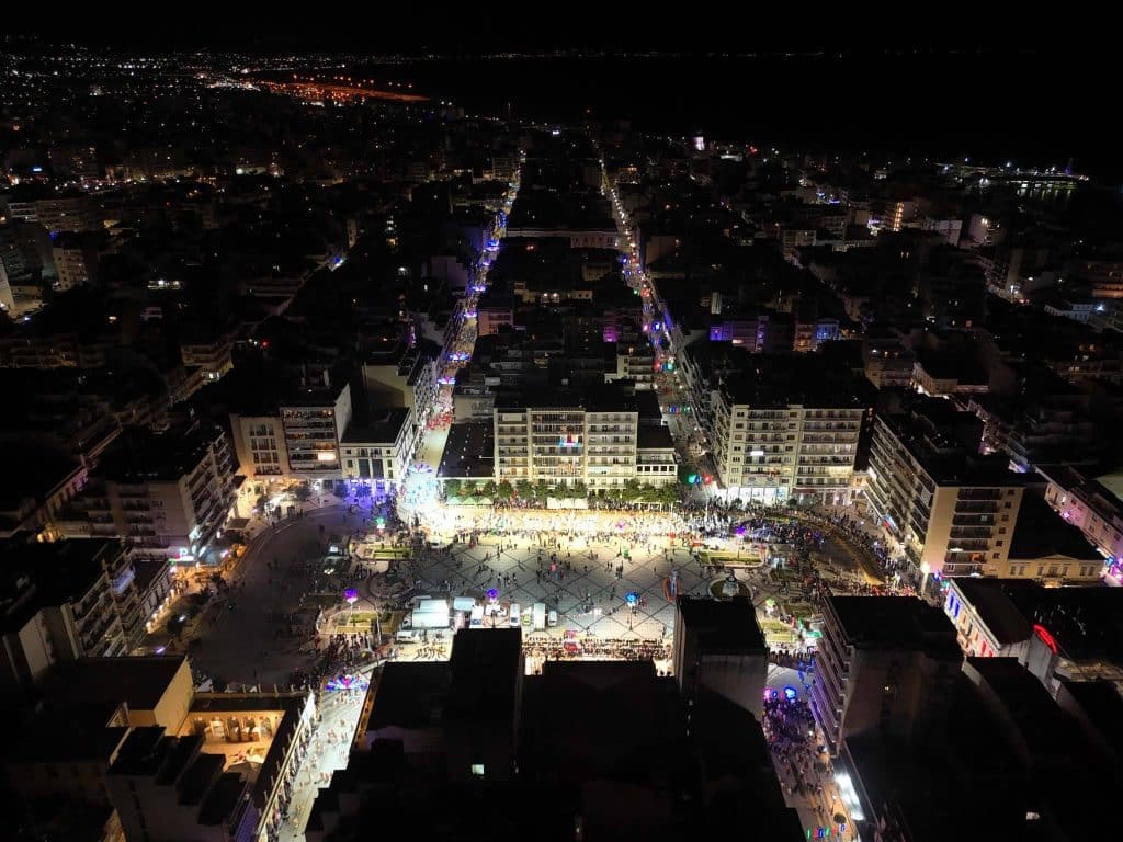 Από ψηλά…είναι αλλιώς: Το Πατρινό Καρναβάλι 2026 από «πανοραμική θέα» (Φωτό)