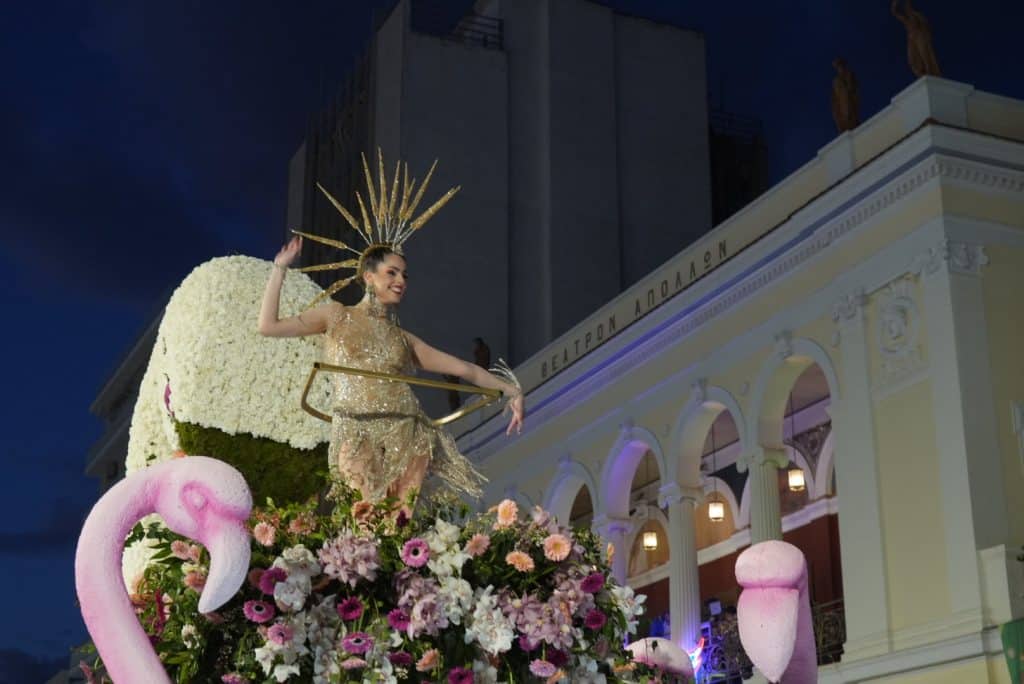 Δείτε βίντεο: Κέρδισε τους Καρναβαλιστές η υπέροχη Μαρίζα Φλωράτου