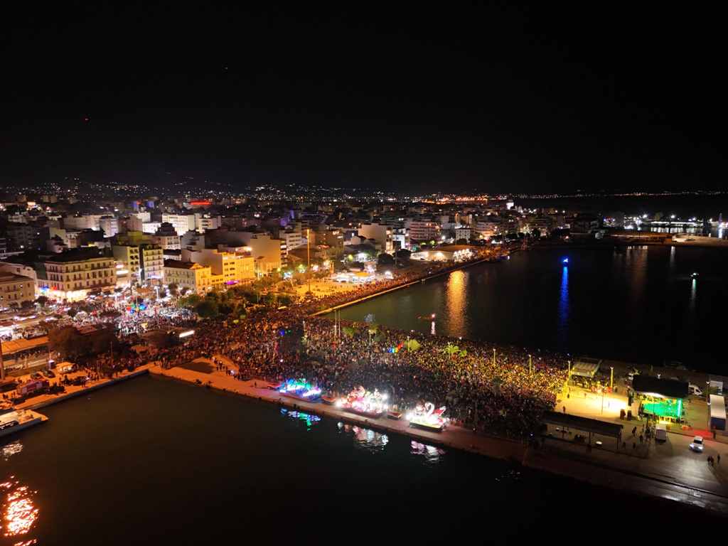 Φαντασμαγορική τελετή λήξης ενώπιον χιλιάδων Πατρινών και επισκεπτών - Δείτε νέες φωτό Φαντασμαγορική τελετή λήξης ενώπιον χιλιάδων Πατρινών και επισκεπτών - Δείτε νέες φωτό