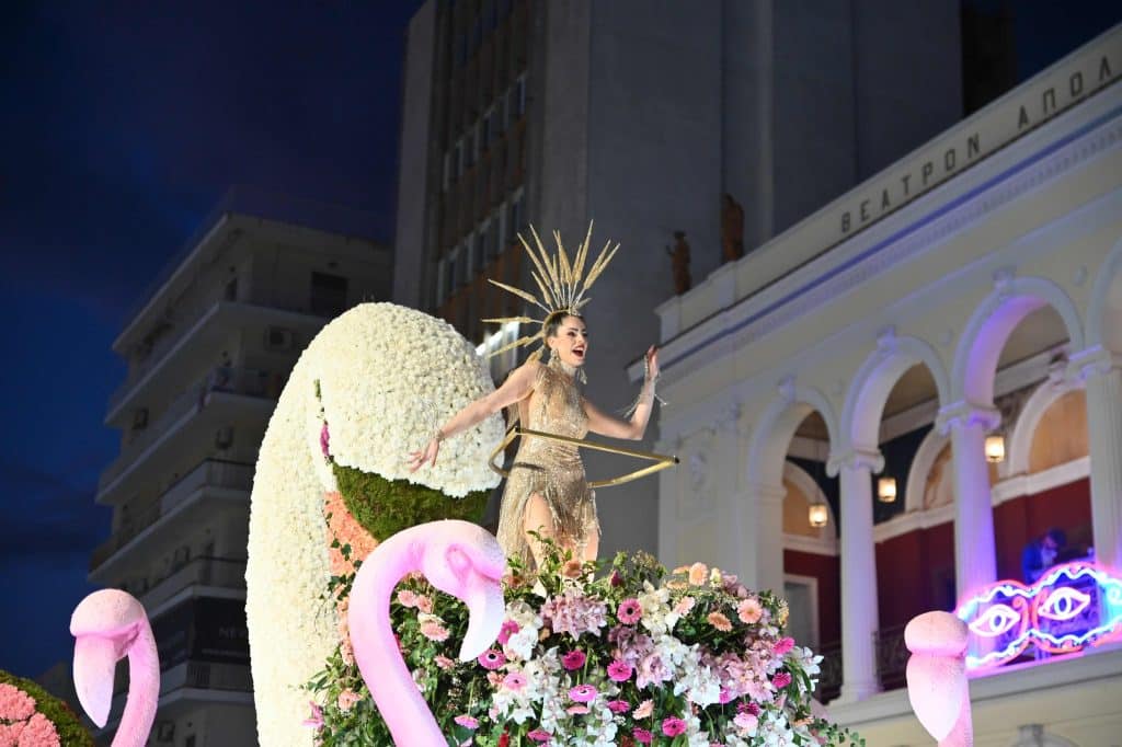 Δείτε βίντεο: Κέρδισε τους Καρναβαλιστές η υπέροχη Μαρίζα Φλωράτου