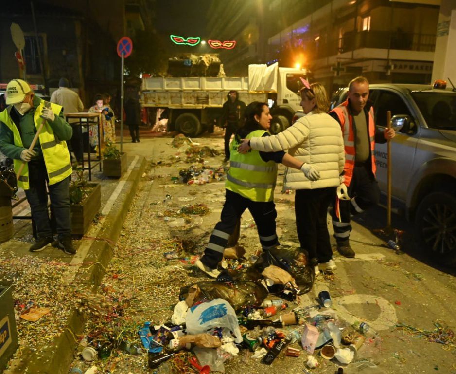 Πάτρα: Δείτε πώς γινόταν πεντακάθαρη κάθε πρωί η πόλη - Τόνοι σκουπιδιών μαζεύτηκαν - Βιντεο και φωτο Πάτρα: Δείτε πώς γινόταν πεντακάθαρη κάθε πρωί η πόλη - Τόνοι σκουπιδιών μαζεύτηκαν - Βιντεο και φωτο