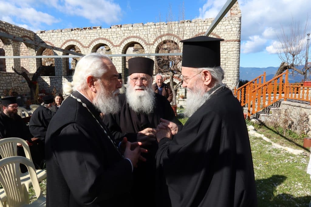 Η ταφή του Γέροντος Στεφάνου Αναγνωστόπουλου του σεβάσμιου ιερέως που απεβίωσε στην Πάτρα - φωτό Η ταφή του Γέροντος Στεφάνου Αναγνωστόπουλου του σεβάσμιου ιερέως που απεβίωσε στην Πάτρα - φωτό