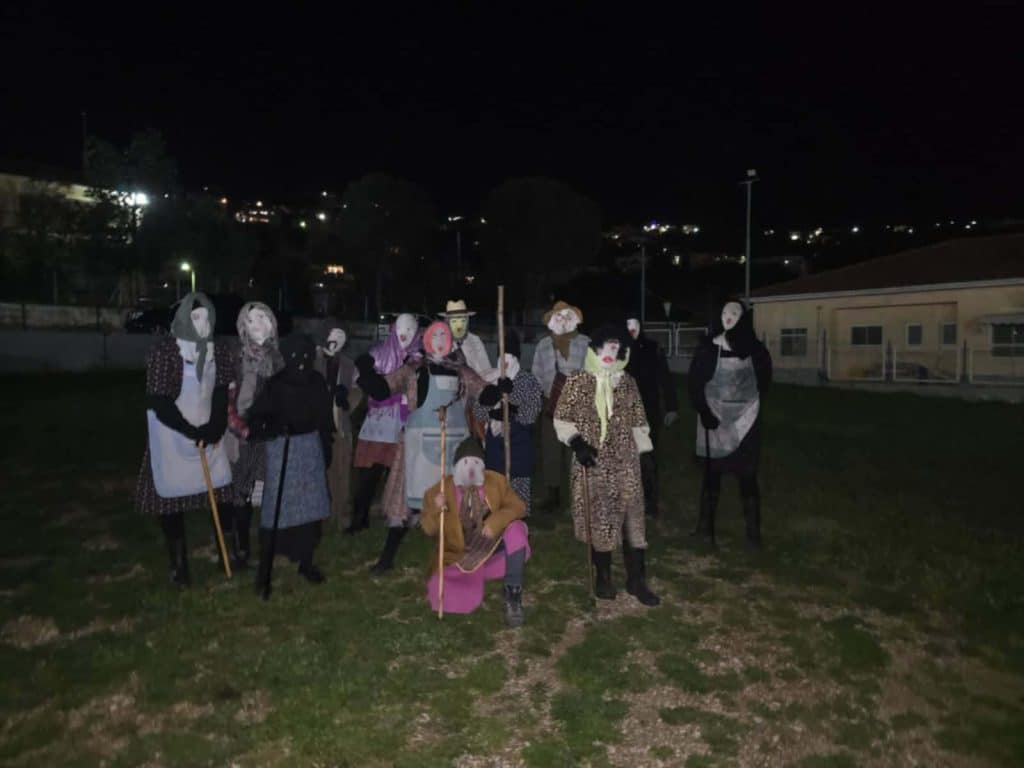 Πάτρα: "Κουκουλοφόροι" μπήκαν στα σπίτια στο Σούλι - Δείτε φωτό