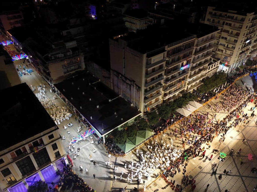 Πάτρα: Ποτάμι χαράς στη Νυχτερινή Ποδαράτη - Δεκάδες φωτό από την παρέλαση Πάτρα: Ποτάμι χαράς στη Νυχτερινή Ποδαράτη - Δεκάδες φωτό από την παρέλαση