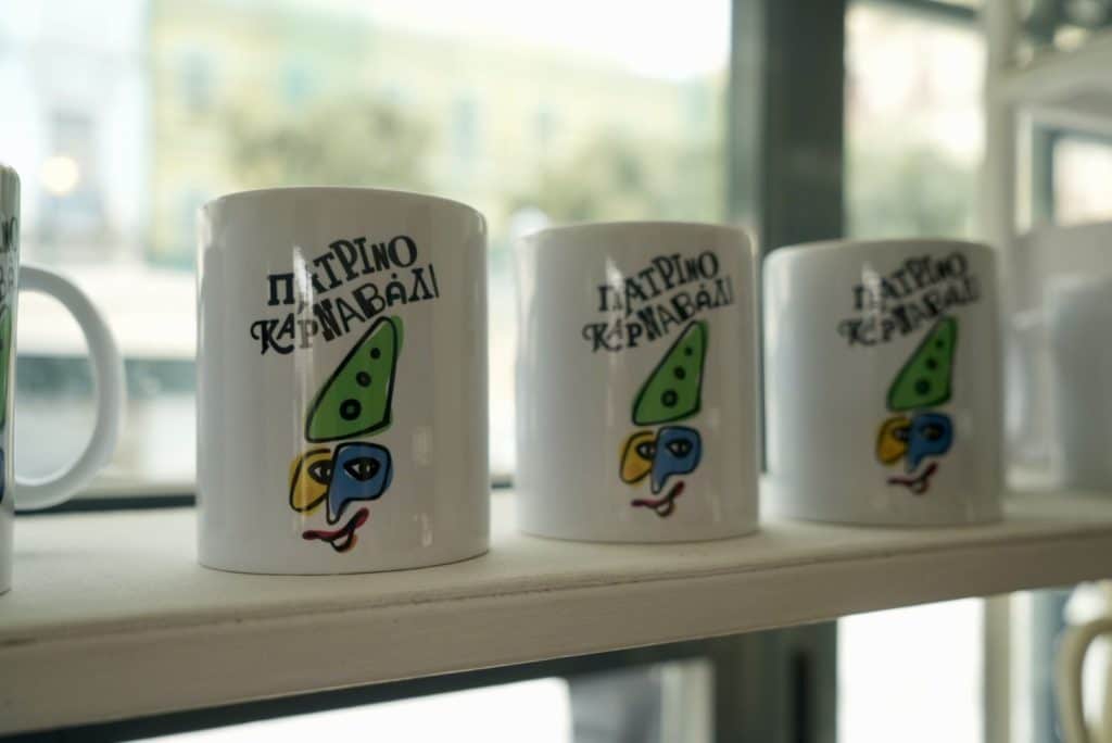 Πάτρα: Αναμνηστικά προϊόντα στο καρναβαλικό περίπτερο στην πλατεία Τριών Συμμάχων