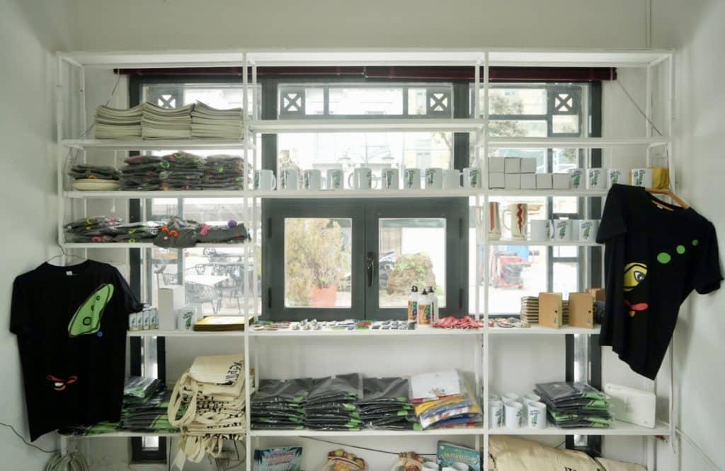 Πάτρα: Αναμνηστικά προϊόντα στο καρναβαλικό περίπτερο στην πλατεία Τριών Συμμάχων