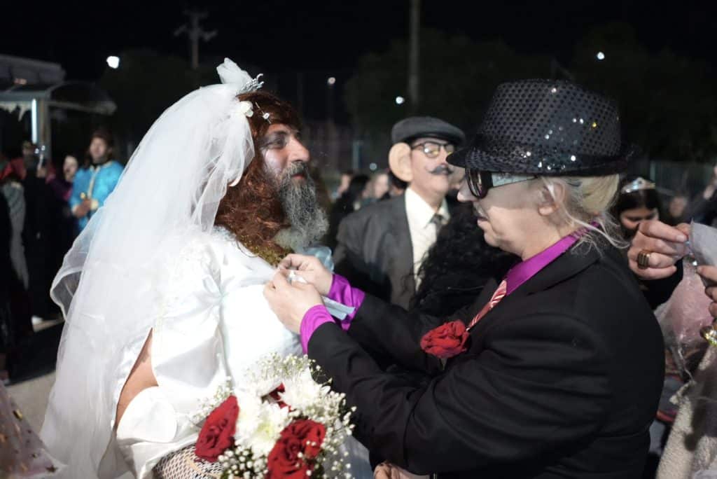 Παρέλασαν, γλέντησαν, χόρεψαν και Καρναβαλοπάντρεψαν τη Νύφη στο Νότιο Διαμέρισμα