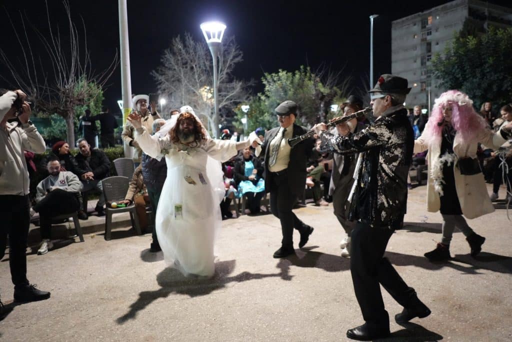 Παρέλασαν, γλέντησαν, χόρεψαν και Καρναβαλοπάντρεψαν τη Νύφη στο Νότιο Διαμέρισμα