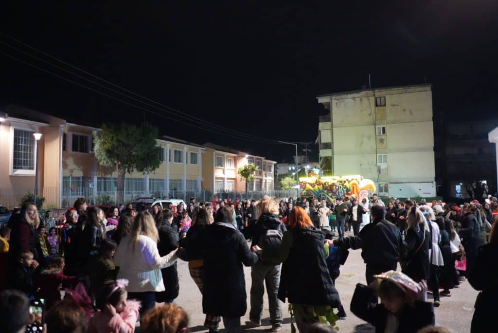 Παρέλασαν, γλέντησαν, χόρεψαν και Καρναβαλοπάντρεψαν τη Νύφη στο Νότιο Διαμέρισμα