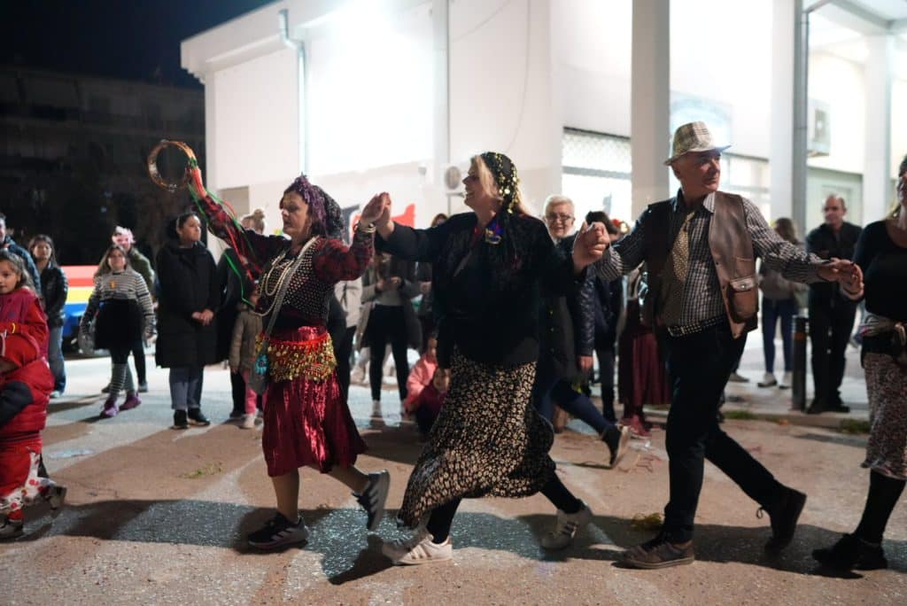 Παρέλασαν, γλέντησαν, χόρεψαν και Καρναβαλοπάντρεψαν τη Νύφη στο Νότιο Διαμέρισμα