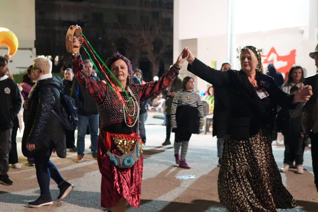 Παρέλασαν, γλέντησαν, χόρεψαν και Καρναβαλοπάντρεψαν τη Νύφη στο Νότιο Διαμέρισμα