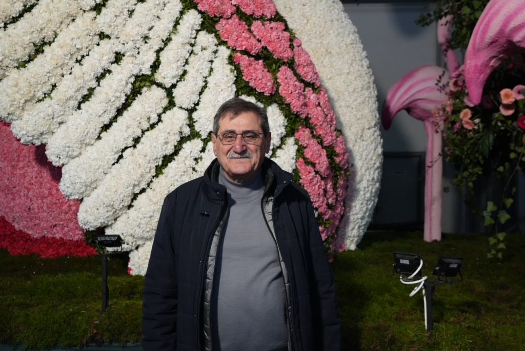 Ο Δήμαρχος Πατρέων Κώστας Πελετίδης στο Καρναβαλικό Εργαστήρι - φωτο