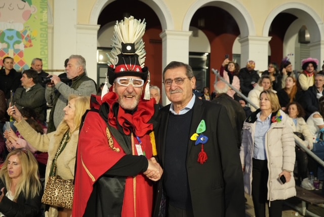 Πάτρα: Ποτάμι χαράς στη Νυχτερινή Ποδαράτη - Δεκάδες φωτό από την παρέλαση