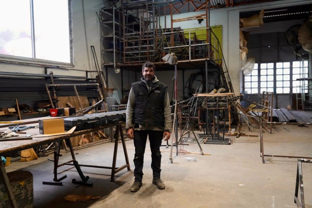 Ο Δήμαρχος Πατρέων Κώστας Πελετίδης στο Καρναβαλικό Εργαστήρι - φωτο