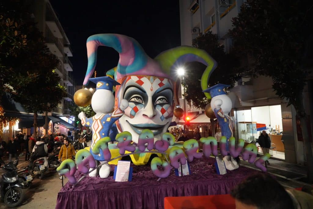Πλημμύρισε κόσμο το κέντρο της Πάτρας για την φαντασμαγορική κάθοδο των αρμάτων - Πολλές φωτογραφίες