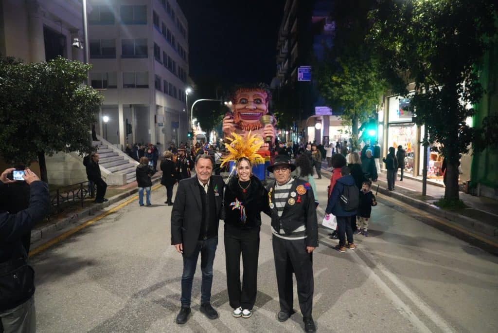 Πλημμύρισε κόσμο το κέντρο της Πάτρας για την φαντασμαγορική κάθοδο των αρμάτων - Πολλές φωτογραφίες