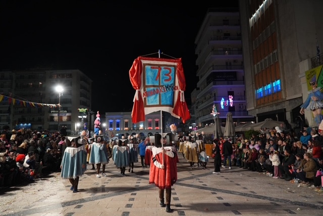 Πάτρα: Ποτάμι χαράς στη Νυχτερινή Ποδαράτη - Δεκάδες φωτό από την παρέλαση