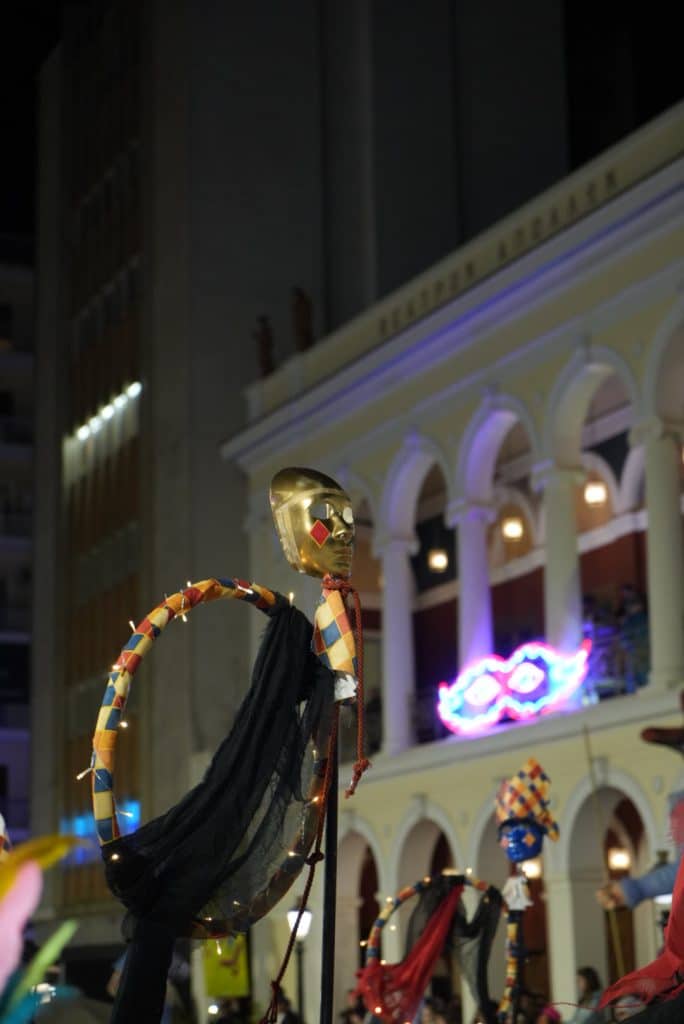 Πάτρα: Ποτάμι χαράς στη Νυχτερινή Ποδαράτη - Δεκάδες φωτό από την παρέλαση