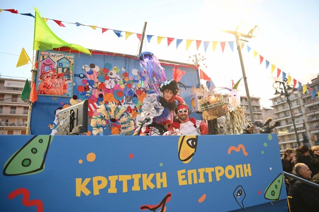 Πάτρα: Ποτάμι χαράς στη Νυχτερινή Ποδαράτη - Δεκάδες φωτό από την παρέλαση