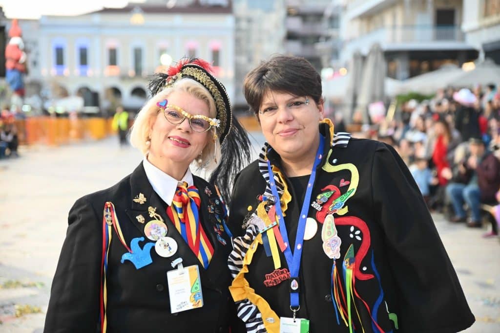 Πάτρα: Ποτάμι χαράς στη Νυχτερινή Ποδαράτη - Δεκάδες φωτό από την παρέλαση