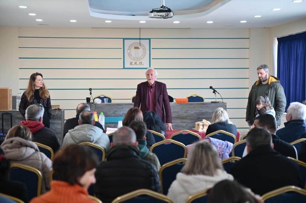 Σε εκδηλώσεις κοπής πρωτοχρονιάτικων πιτών Σωματείων και Συλλόγων του Δήμου Πατρέων, μέλη της Δημοτικής Αρχής