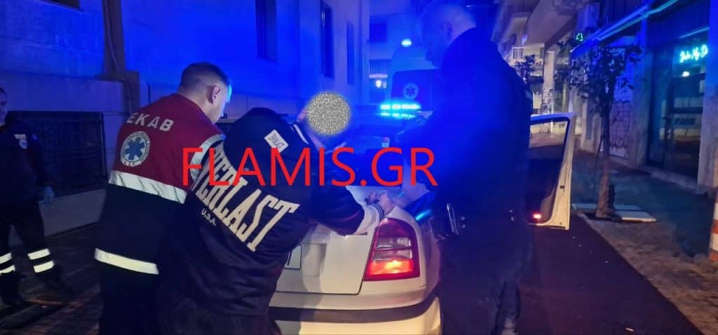 Πάτρα: Επεσε ξύλο στον πεζόδρομο Κανάρη! Τραυματίας νεαρός - Καρέ καρέ το επεισόδιο - φωτό