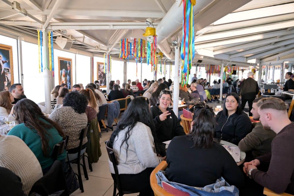 Κατάμεστος ο Φάρος – Χορός, κέφι και πολύχρωμοι χαρταετοί στην Καθαρά Δευτέρα - φωτο