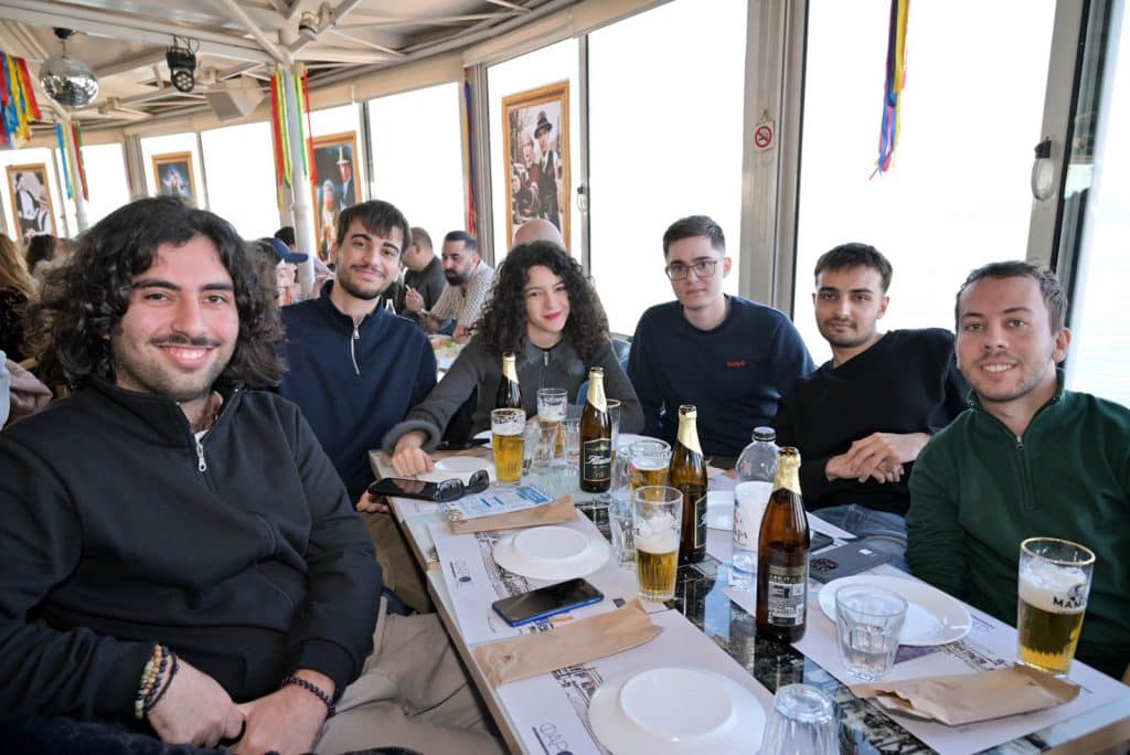 Κατάμεστος ο Φάρος – Χορός, κέφι και πολύχρωμοι χαρταετοί στην Καθαρά Δευτέρα - φωτο