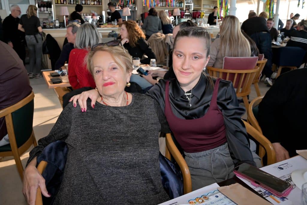 Κατάμεστος ο Φάρος – Χορός, κέφι και πολύχρωμοι χαρταετοί στην Καθαρά Δευτέρα - φωτο