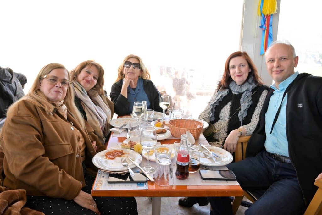 Κατάμεστος ο Φάρος – Χορός, κέφι και πολύχρωμοι χαρταετοί στην Καθαρά Δευτέρα - φωτο