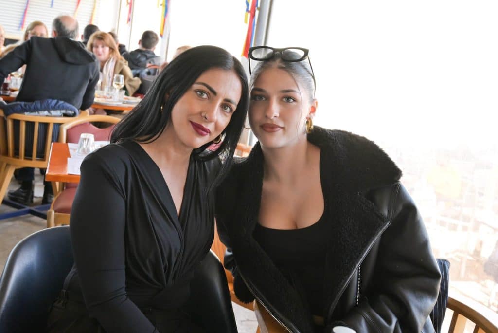 Κατάμεστος ο Φάρος – Χορός, κέφι και πολύχρωμοι χαρταετοί στην Καθαρά Δευτέρα - φωτο