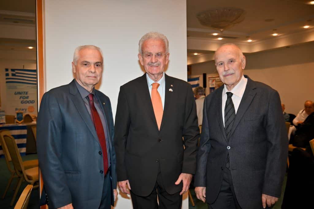 Κοπή πίτας ρόταρι: Γνωστός δημοσιογράφος και Πατρινή γιατρός έγιναν μέλη - φωτό