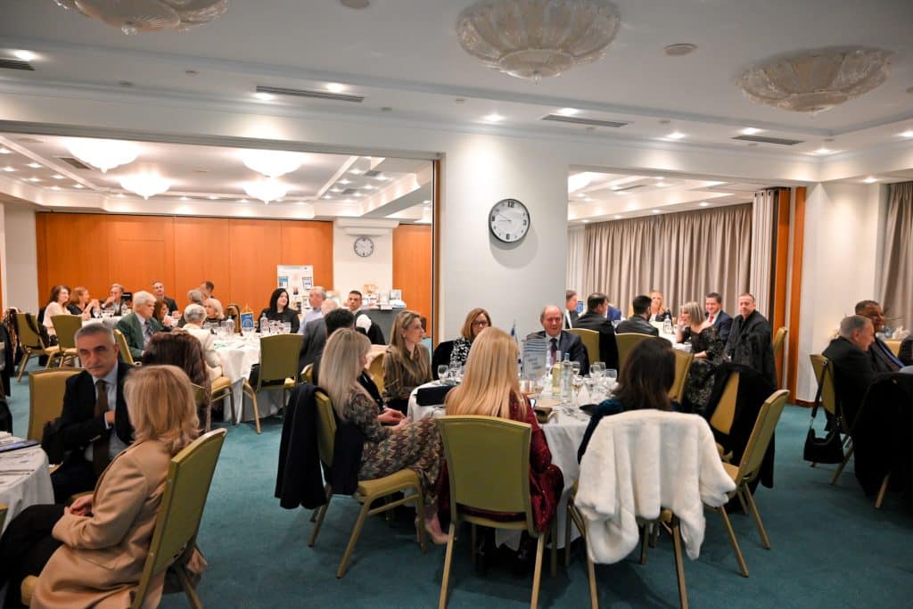 Κοπή πίτας ρόταρι: Γνωστός δημοσιογράφος και Πατρινή γιατρός έγιναν μέλη - φωτό