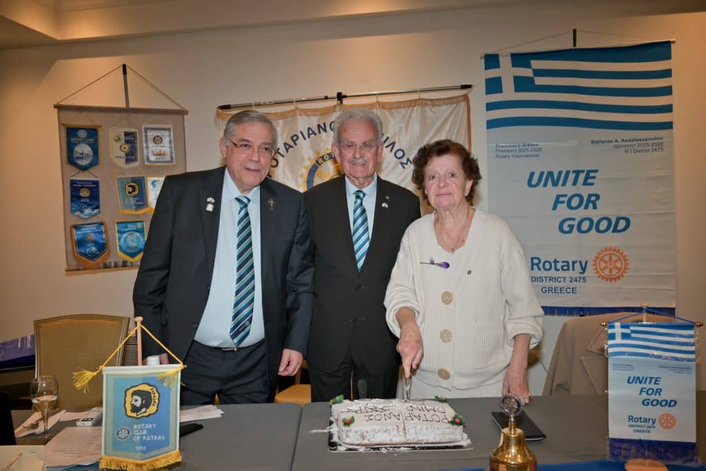 Κοπή πίτας ρόταρι: Γνωστός δημοσιογράφος και Πατρινή γιατρός έγιναν μέλη - φωτό