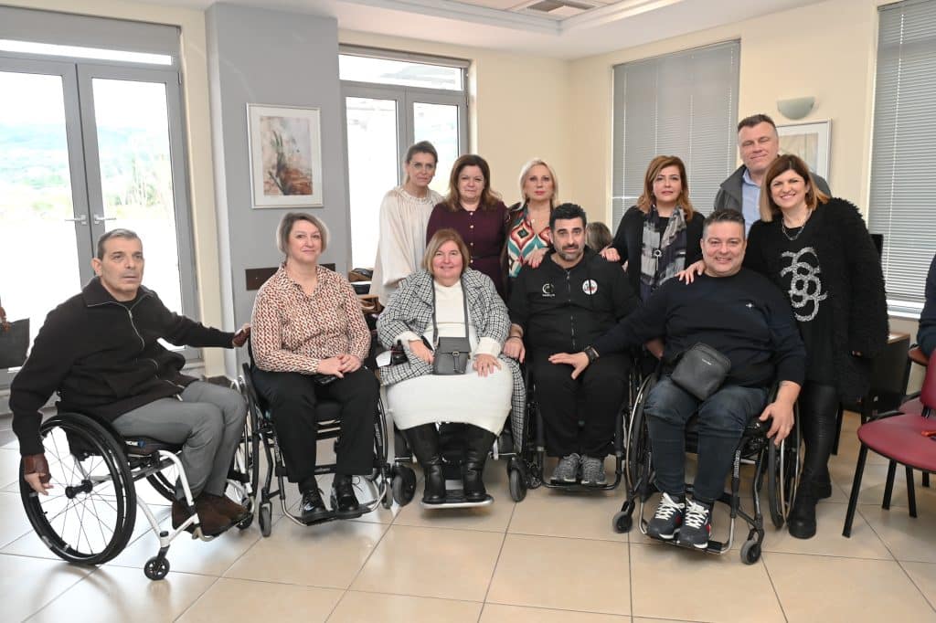 Η κοπή της πρωτοχρονιάτικης πίτας του Συλλόγου Φίλων της Κλινικής Αποκατάστασης Ασθενών με Κάκωση Νωτιαίου Μυελού