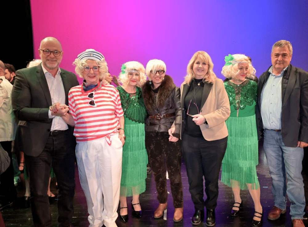 Οι ΣΦήΓΚΕΣ έκλεψαν τις εντυπώσεις στην πρεμιέρα του “Μερικοί το προτιμούν… Ξανθό” (Φώτο)