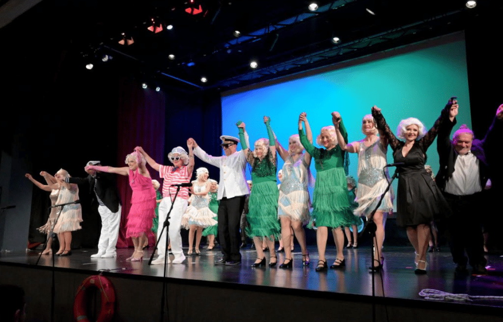 Οι ΣΦήΓΚΕΣ έκλεψαν τις εντυπώσεις στην πρεμιέρα του “Μερικοί το προτιμούν… Ξανθό” (Φώτο)