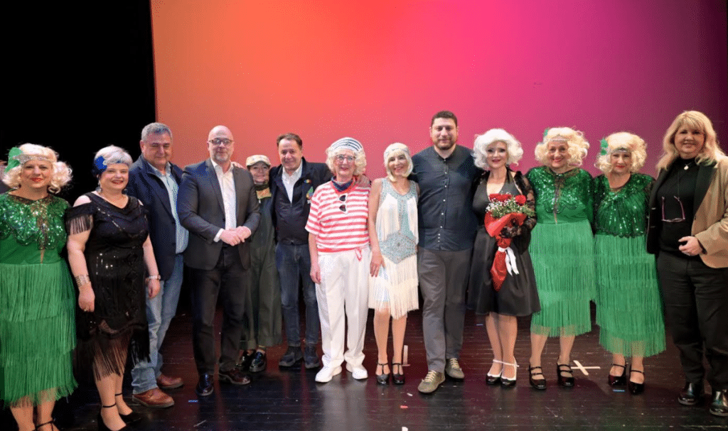 Οι ΣΦήΓΚΕΣ έκλεψαν τις εντυπώσεις στην πρεμιέρα του “Μερικοί το προτιμούν… Ξανθό” (Φώτο)